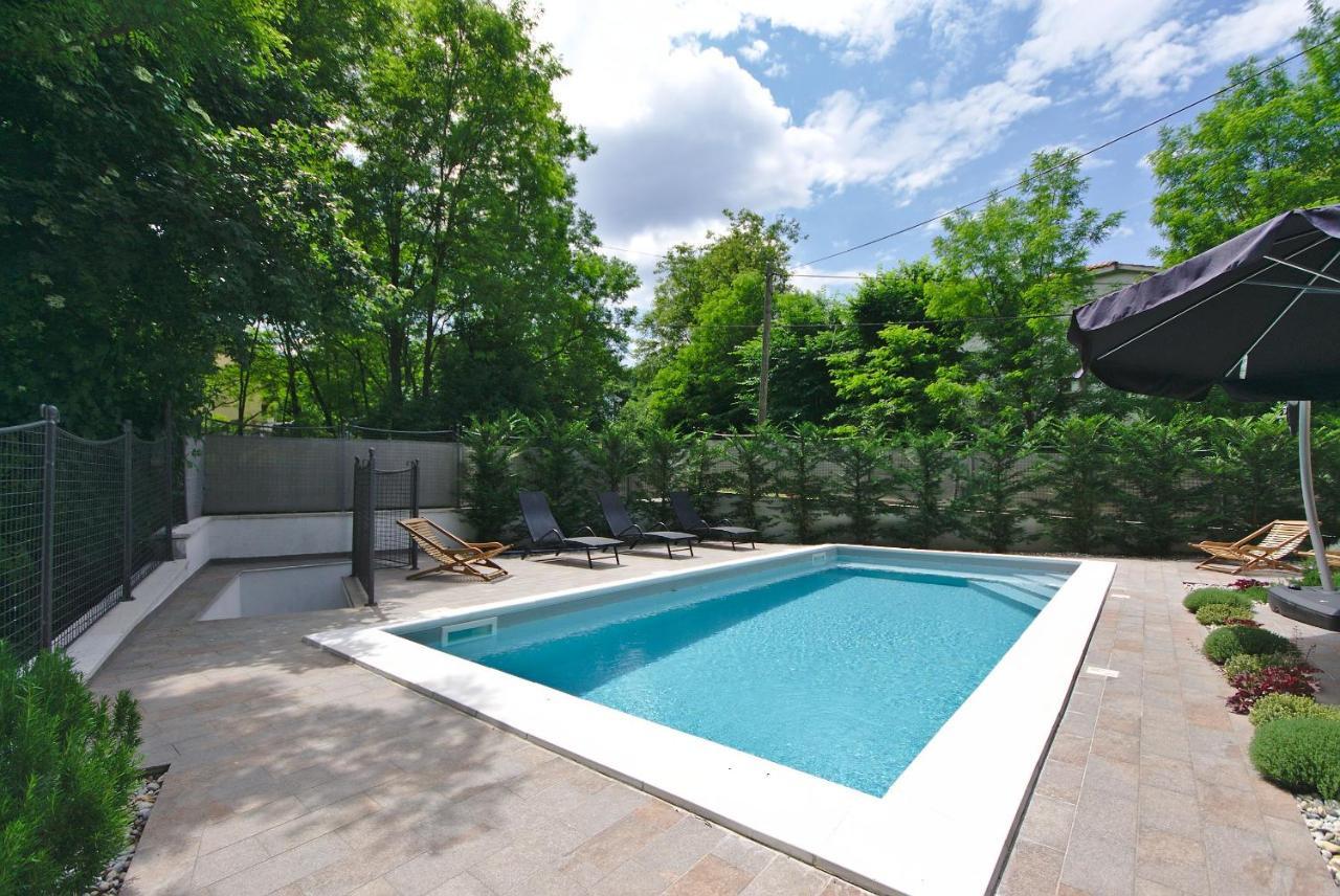 Holiday House With Pool Cavle Luaran gambar