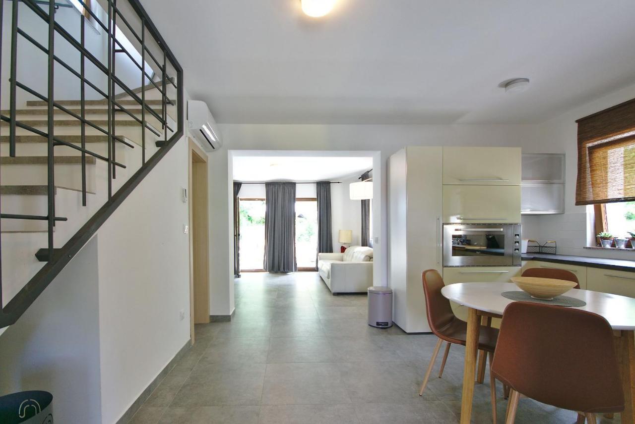 Holiday House With Pool Cavle Luaran gambar